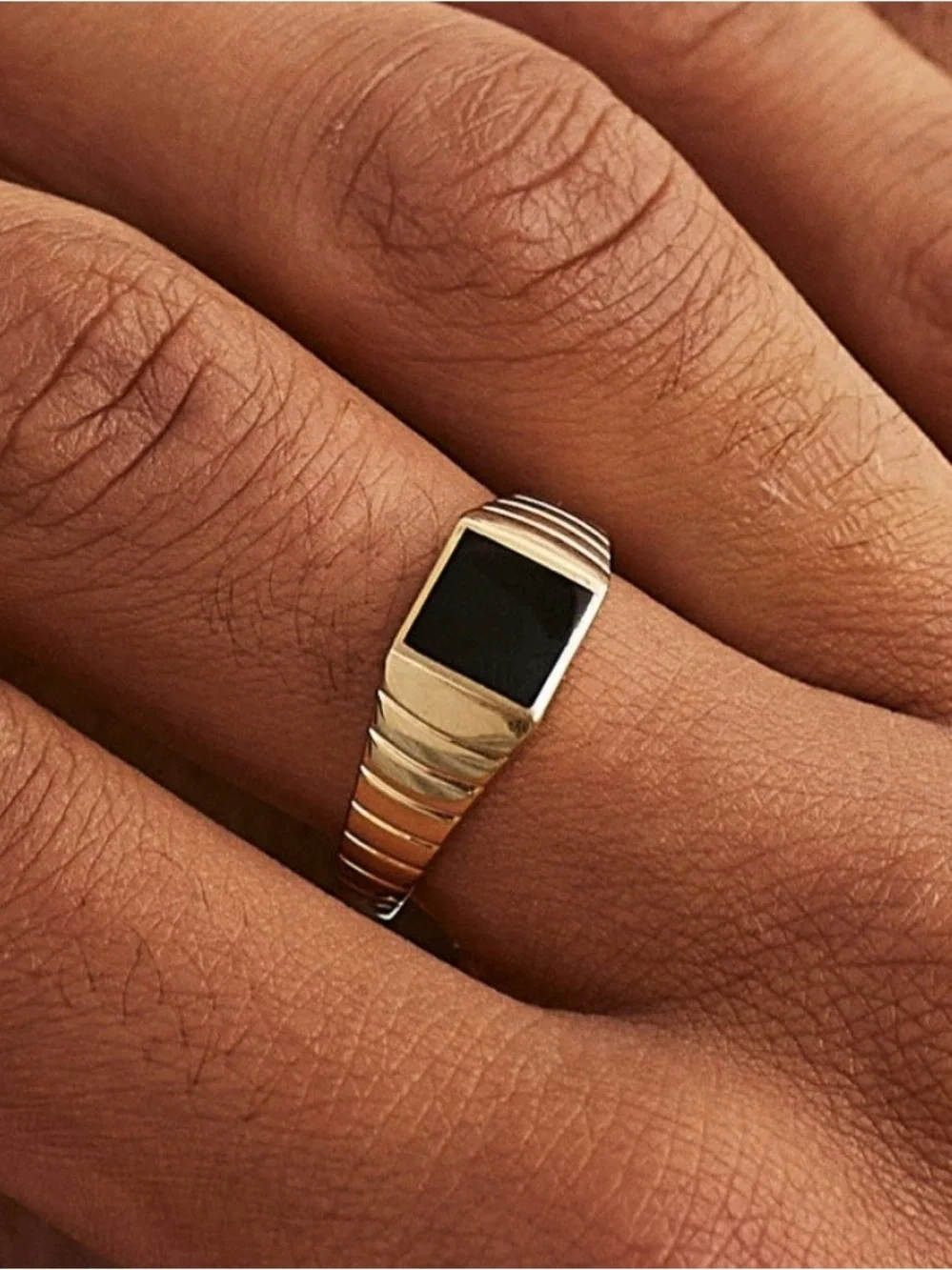 Mejuri Black Onyx Square Signet Ring in Yellow Gold Size 7